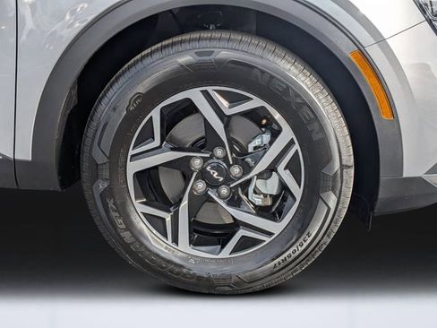 Used 2025 Kia Sportage LX image 9