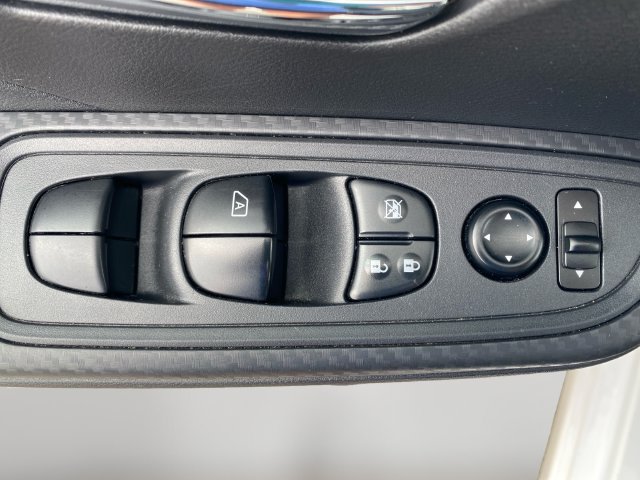 Used 2025 Nissan Versa SV FWD image 17