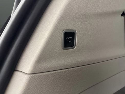 Used 2024 Chrysler Pacifica Limited w/ Trailer Tow Group image 16