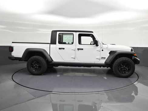 Used 2023 Jeep Gladiator Sport AWD/4WD image 4