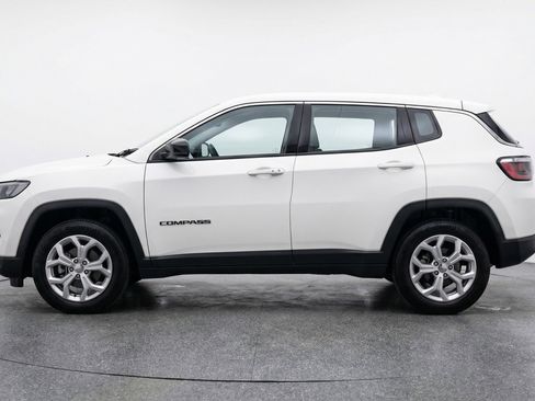 Used 2025 Jeep Compass Latitude AWD/4WD image 5