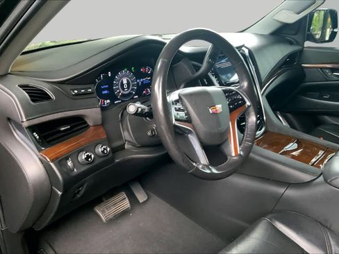 Used 2019 Cadillac Escalade ESV Premium Luxury w/ Escalade Sport Edition AWD/4WD image 18