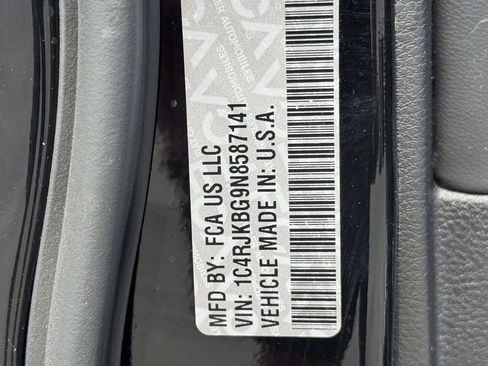 Used 2022 Jeep Grand Cherokee L Limited AWD/4WD image 30
