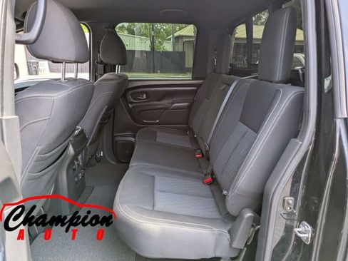 Used 2019 Nissan Titan SV w/ SV Convenience Package RWD image 16