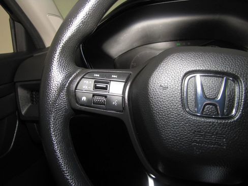 Used 2023 Honda CR-V EX image 5