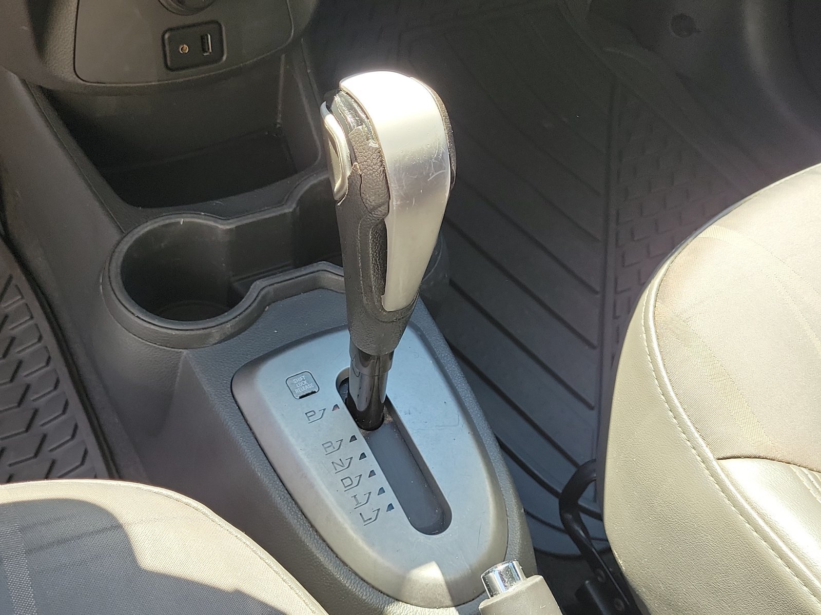 Used 2013 Chevrolet Spark LT FWD image 27