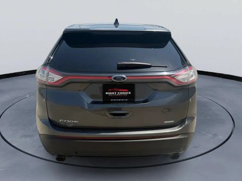 Used 2018 Ford Edge SE FWD image 4