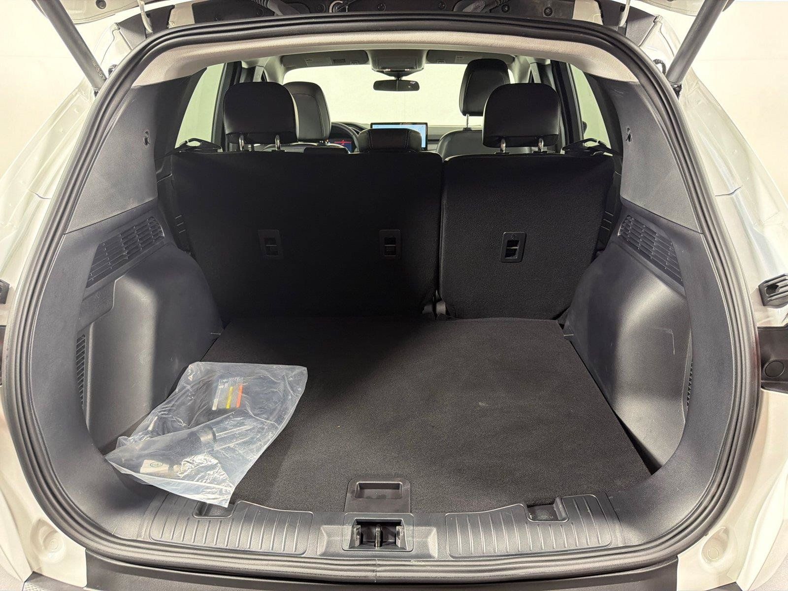 Used 2025 Ford Escape SE FWD image 18