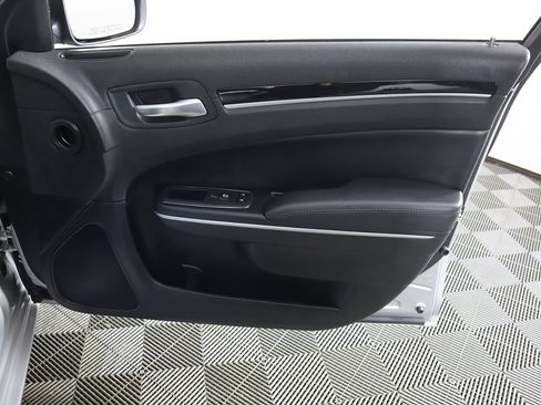 Used 2023 Chrysler 300 Touring w/ Sport Appearance Package image 20