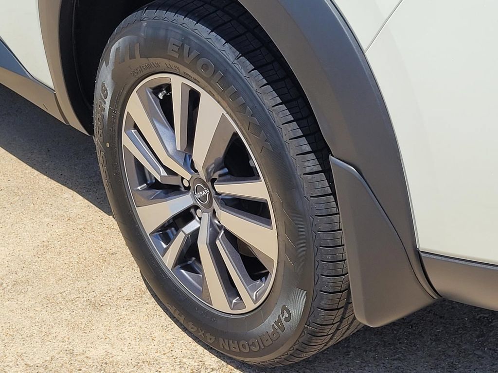 Used 2023 Nissan Pathfinder SL w/ Lighting Package (N92) FWD image 7