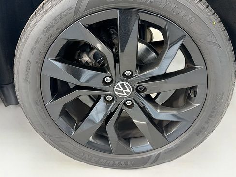 Used 2023 Volkswagen Taos SE FWD image 31