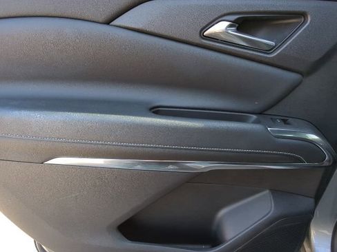 Used 2025 Chevrolet Traverse LT image 24