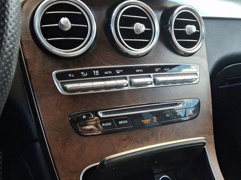 Used 2019 Mercedes-Benz GLC 300 4MATIC image 15