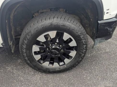 Used 2020 Chevrolet Silverado 2500 Custom w/ Custom Value Package image 11