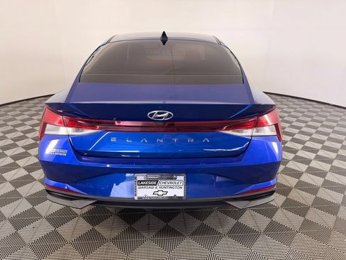 Used 2023 Hyundai Elantra SEL w/ Convenience Package FWD image 5