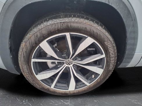 Used 2024 Volkswagen Atlas Cross Sport SEL Premium R-Line image 10