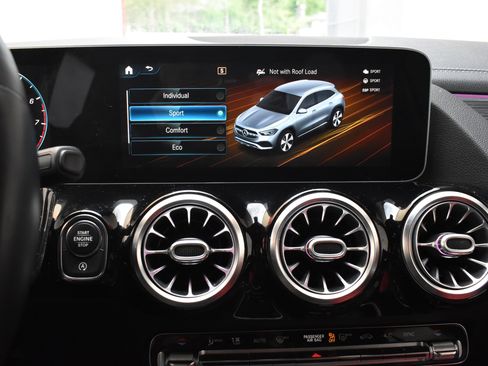 Used 2021 Mercedes-Benz GLA 250 4MATIC w/ AMG Line Exterior image 35