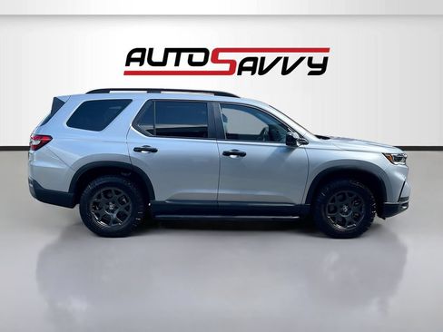 Used 2025 Honda Pilot TrailSport image 8