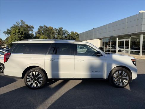 Used 2025 Ford Expedition Max Platinum w/ Driver's Package AWD/4WD image 6
