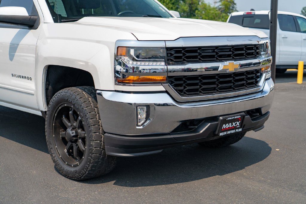 Used 2018 Chevrolet Silverado 1500 LT w/ LT Eassist Package AWD/4WD image 7