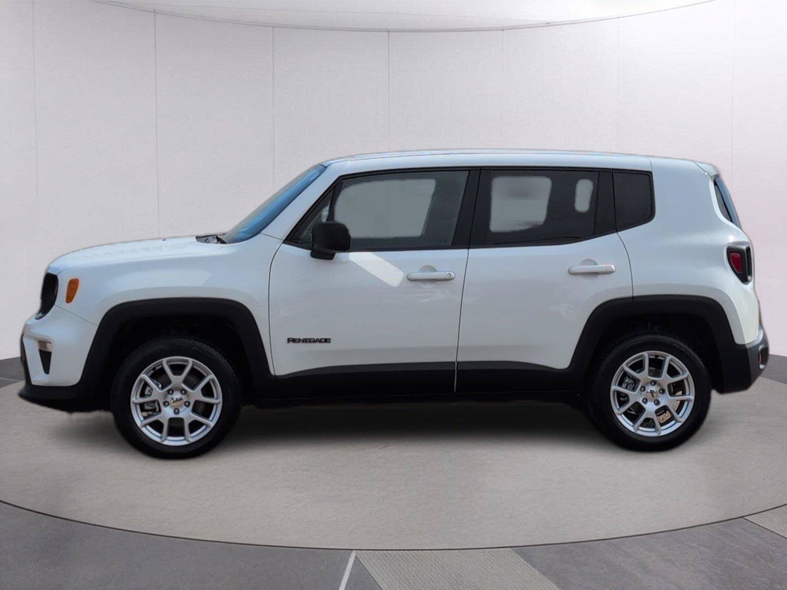 Used 2023 Jeep Renegade Latitude AWD/4WD image 2