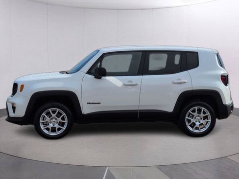 Used 2023 Jeep Renegade Latitude AWD/4WD image 2