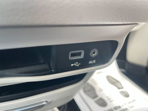 Used 2019 Chrysler Pacifica Touring Plus w/ Cold Weather Group FWD image 16
