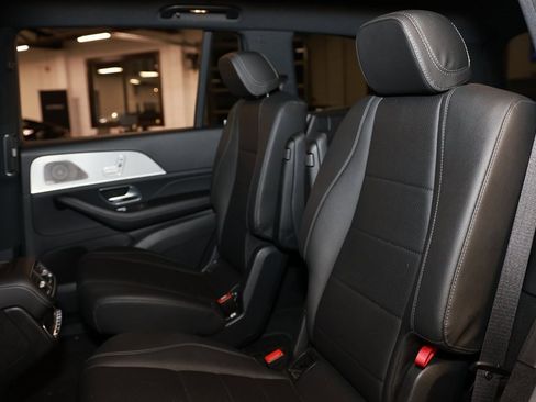 Used 2024 Mercedes-Benz GLS 450 4MATIC image 13