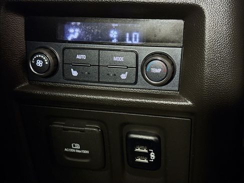 Used 2018 Chevrolet Traverse Premier w/ Driver Confidence II Package FWD image 42