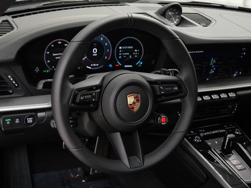 Used 2025 Porsche 911 Carrera w/ Premium Package image 15