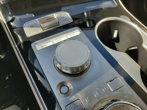 Certified 2026 Genesis GV70 2.5T AWD/4WD image 27