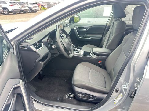 Used 2025 Toyota RAV4 XLE image 27