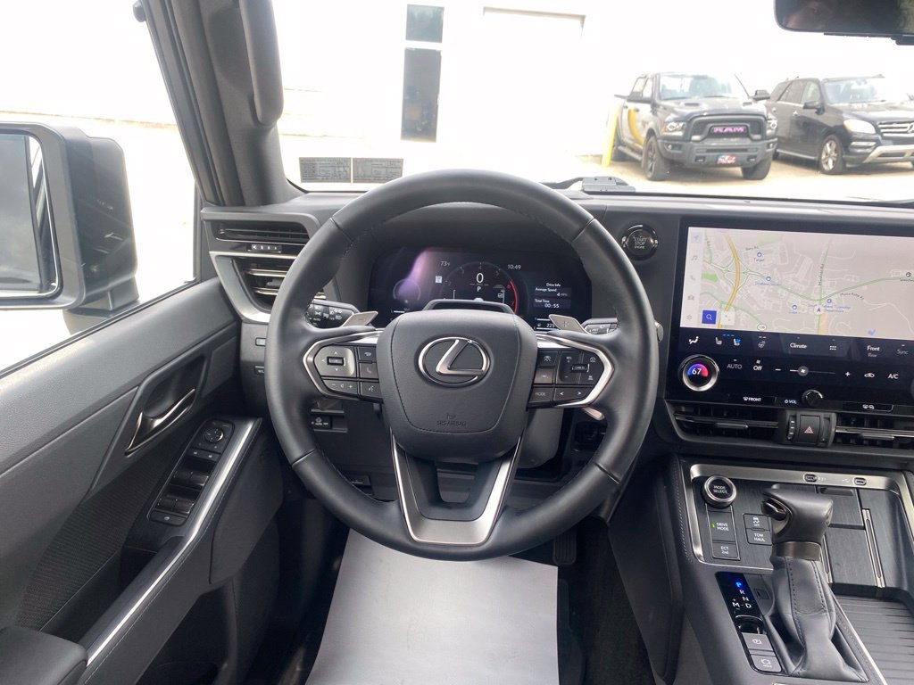 Used 2025 Lexus GX 550 w/ Accessory Package (2T) AWD/4WD image 13
