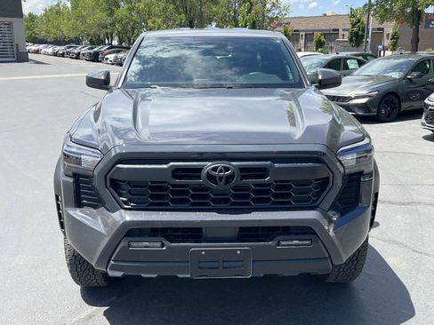 Used 2025 Toyota Tacoma TRD Off-Road AWD/4WD image 3