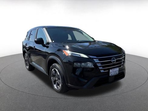 Used 2025 Nissan Rogue SV FWD image 3