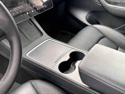 Used 2022 Tesla Model Y Performance AWD/4WD image 16