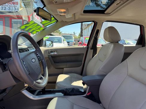 Used 2009 Ford Focus SEL image 12