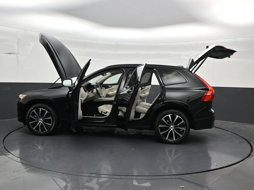 Certified 2024 Volvo XC60 B5 Plus w/ Protection Package Premier AWD/4WD image 35