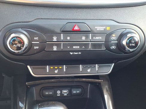 Used 2017 Kia Sorento EX image 18