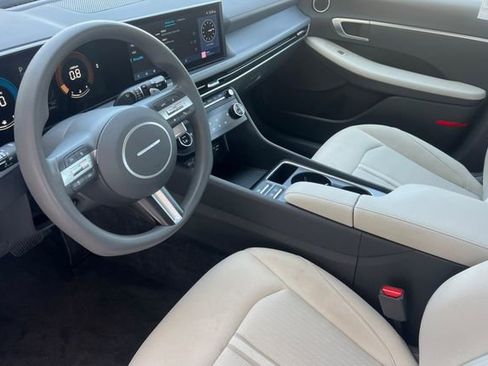 Used 2025 Hyundai Sonata SEL FWD image 10