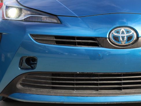 Used 2022 Toyota Prius L Eco image 9