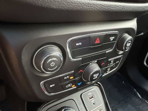 Used 2018 Jeep Compass Limited w/ Navigation Group AWD/4WD image 32