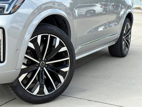 Certified 2025 Volvo XC90 B6 Plus image 12