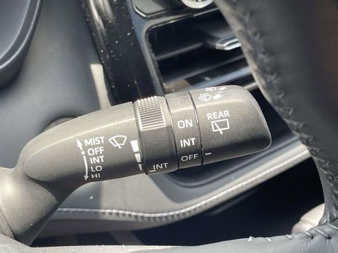 Used 2023 Toyota Highlander LE FWD image 17