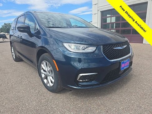 New 2025 Chrysler Pacifica Select image 1