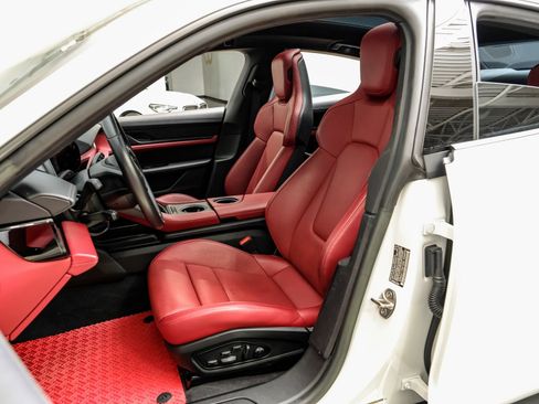 Used 2023 Porsche Taycan image 32