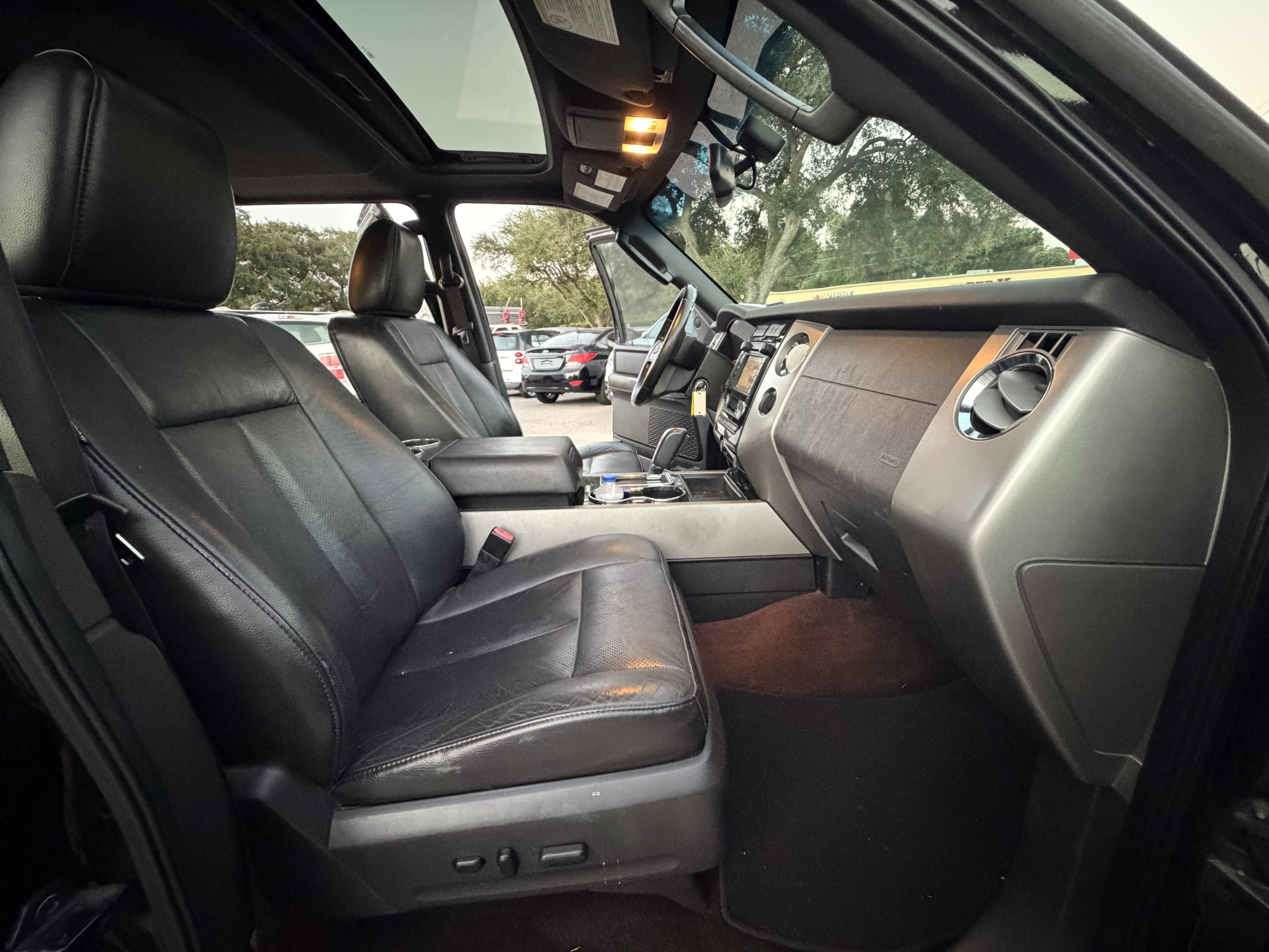 Used 2013 Ford Expedition Limited RWD image 15