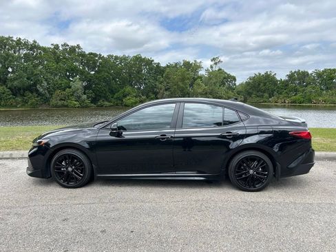 Used 2025 Toyota Camry SE image 2