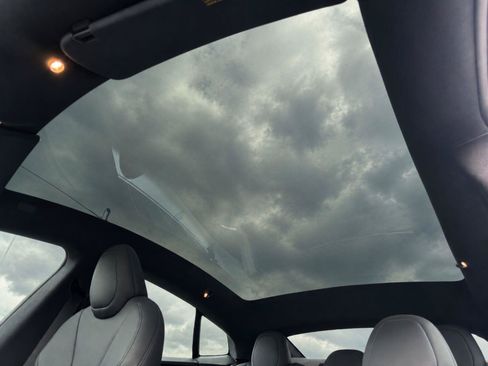 Used 2022 Tesla Model S AWD/4WD image 11