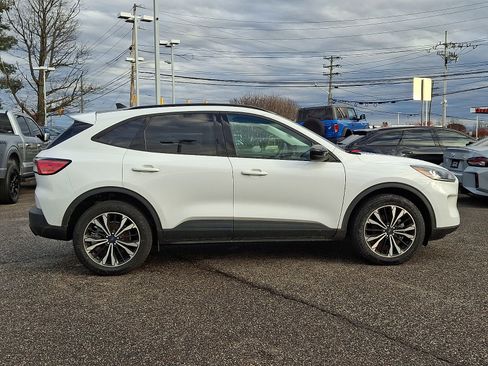 Certified 2022 Ford Escape SE w/ SE Sport Appearance Package image 12